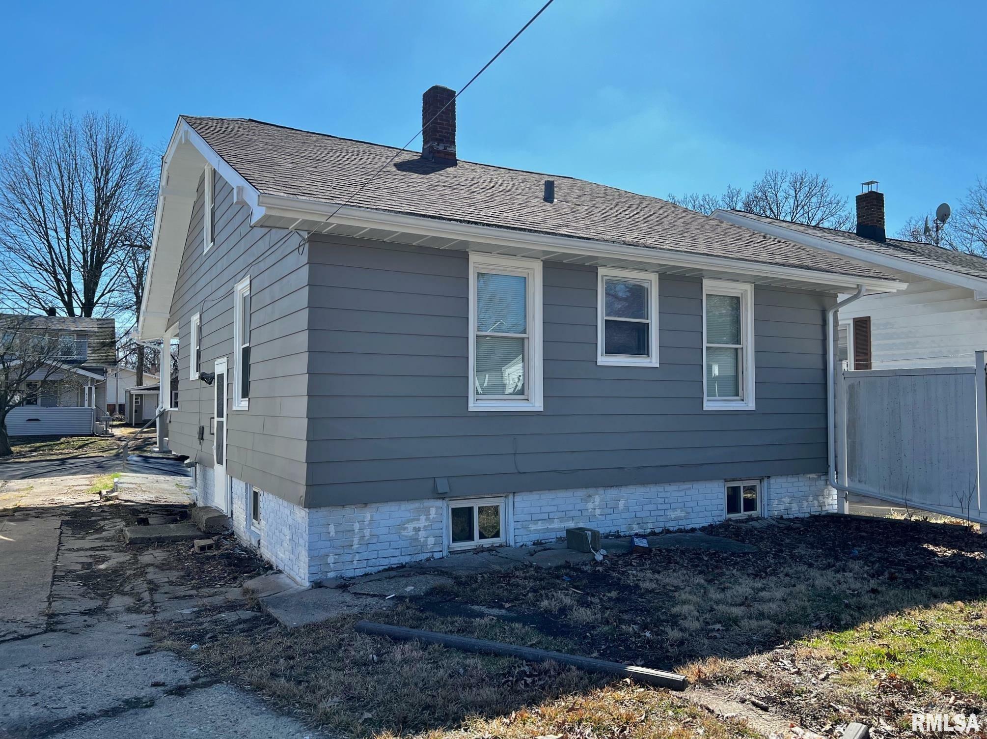 Property Photo:  509 W Willcox Avenue  IL 61604 