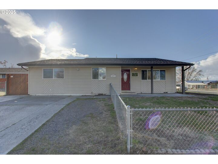 695 NE 6th St  Hermiston OR 97838 photo