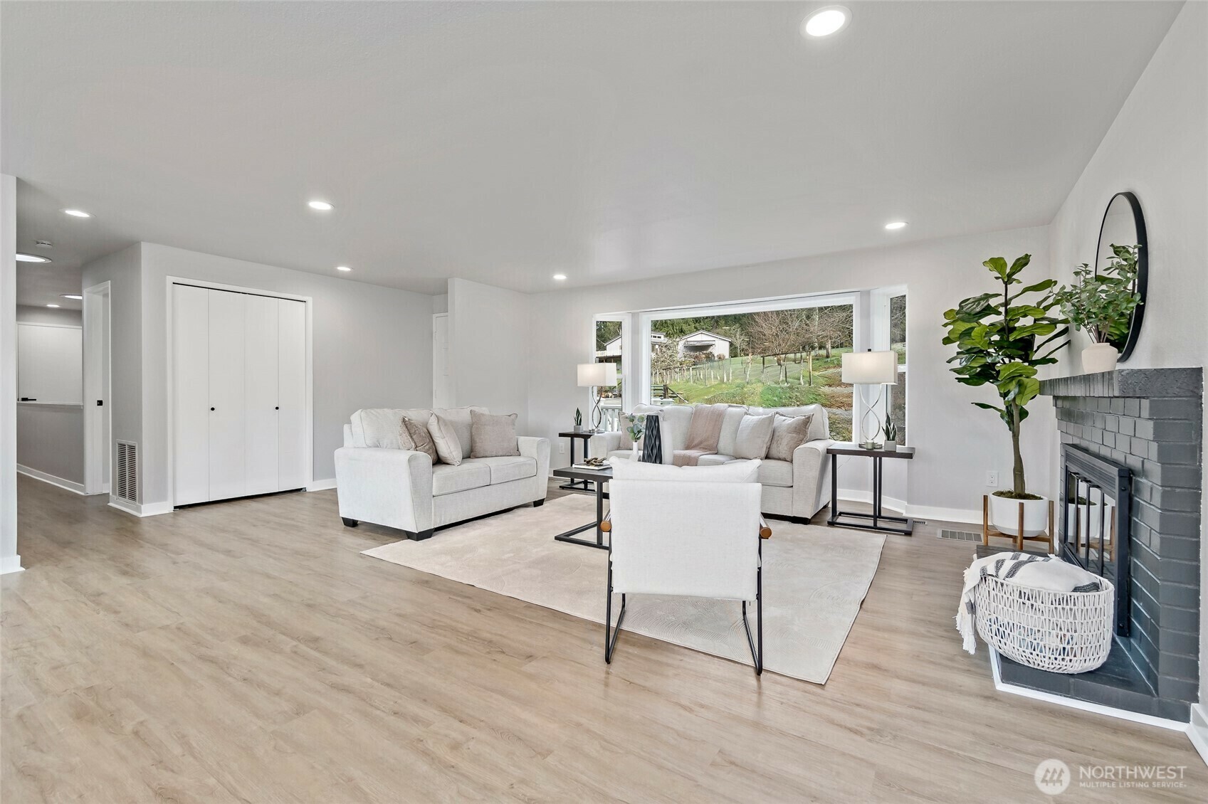 Property Photo: 13517 246th Avenue SE WA 98027