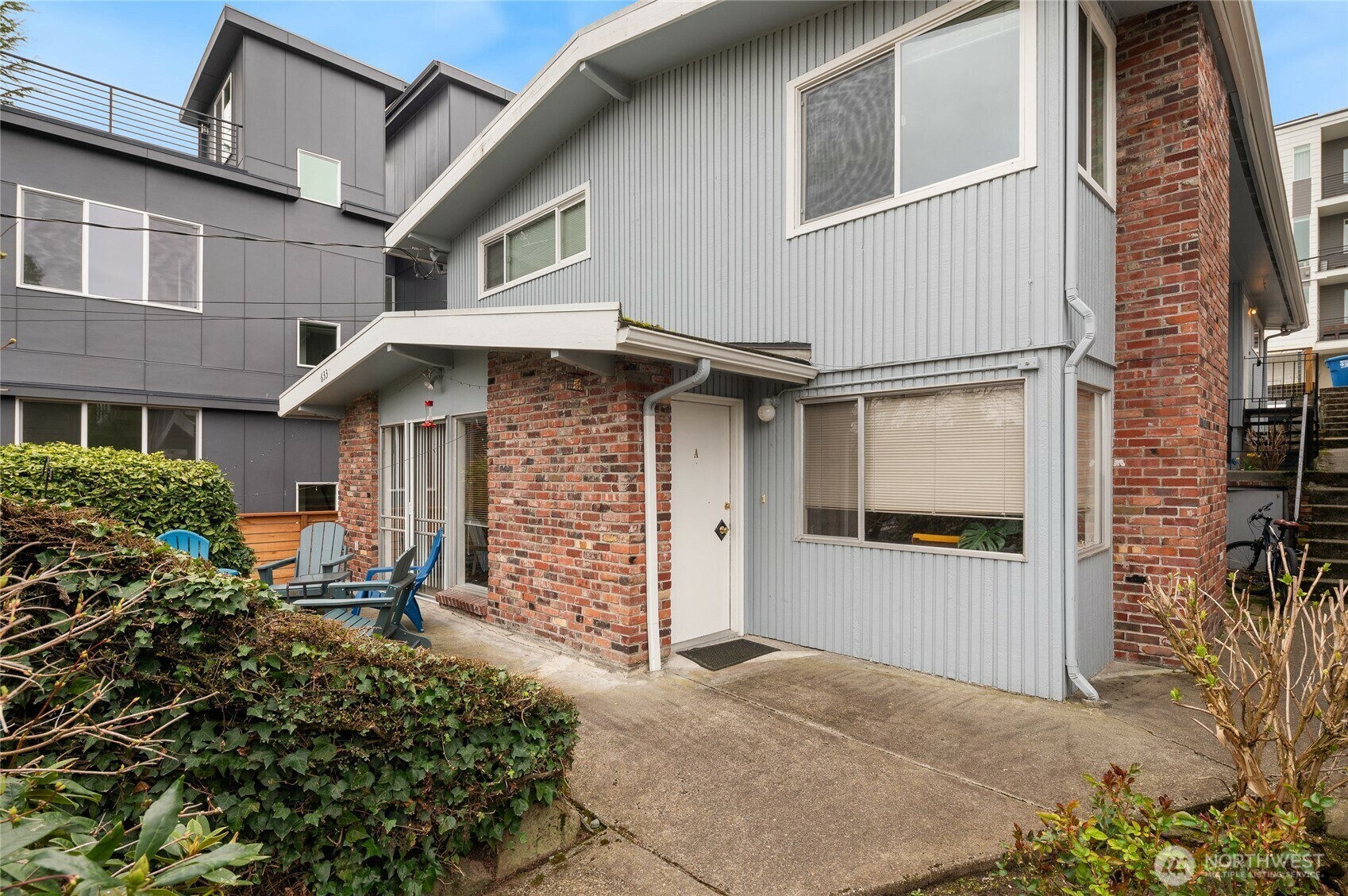 Property Photo: 633 W Emerson Street WA 98119