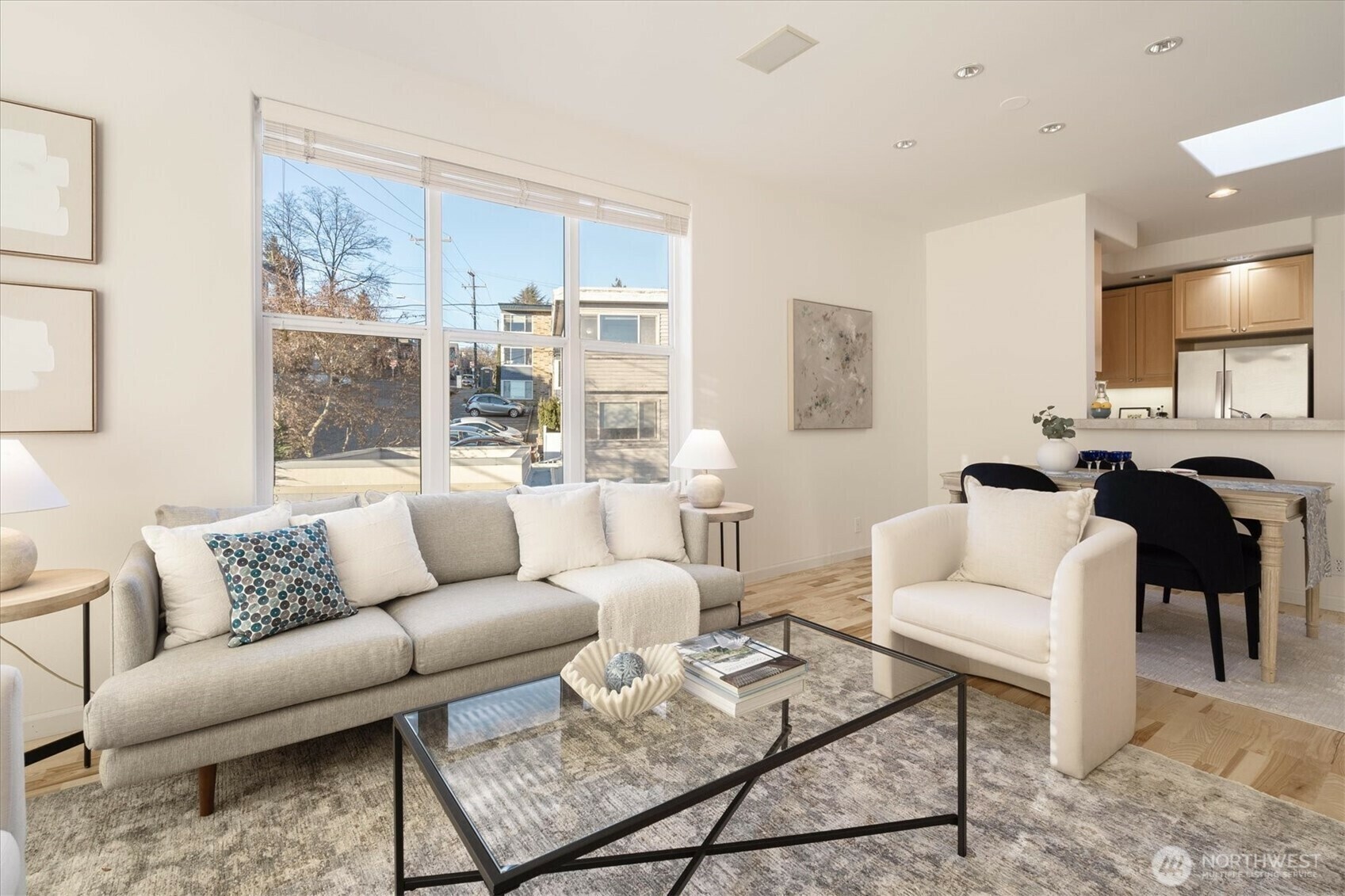 Property Photo: 3900 2nd Avenue NE 401 WA 98105