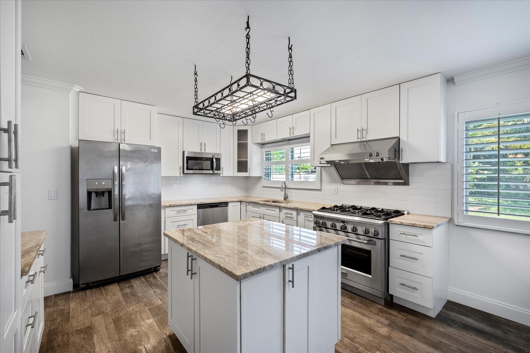 Property Photo: 2440 8th Avenue SW FL 32962
