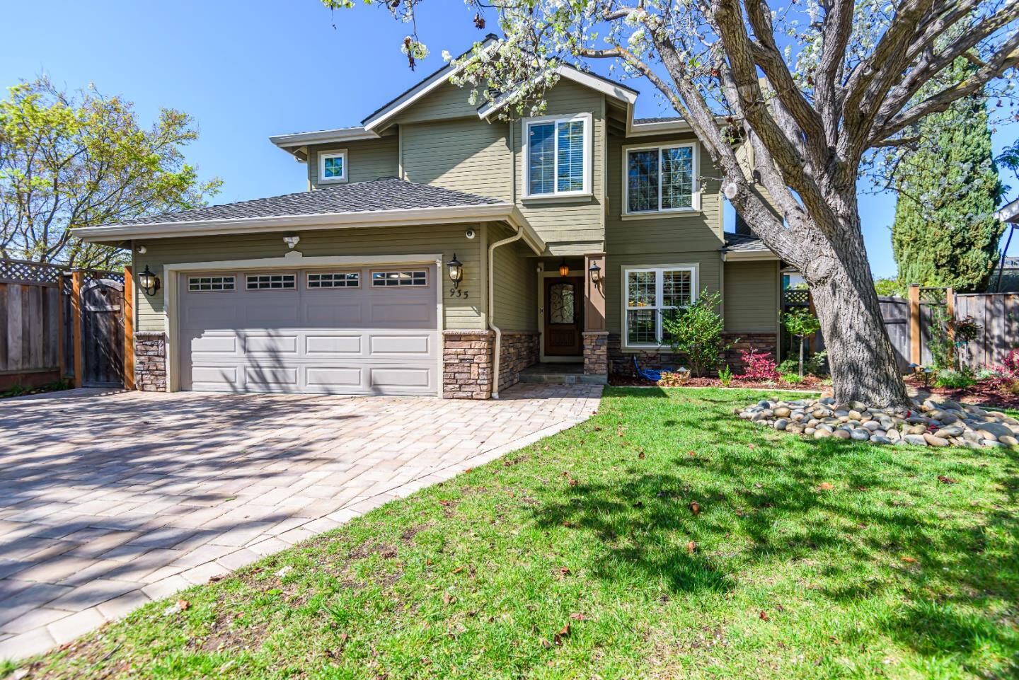 Property Photo:  935 Hazel Court  CA 95008 