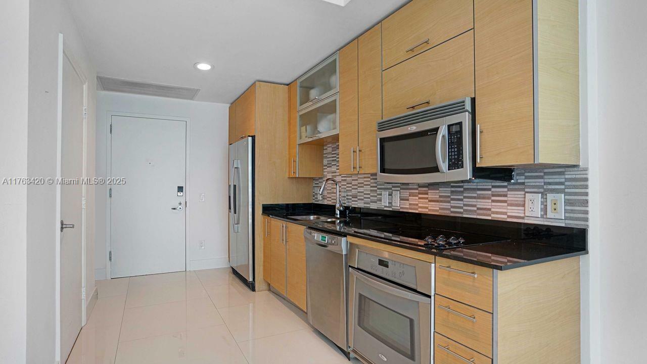 Property Photo: 60 SW 13th St 3820 FL 33130
