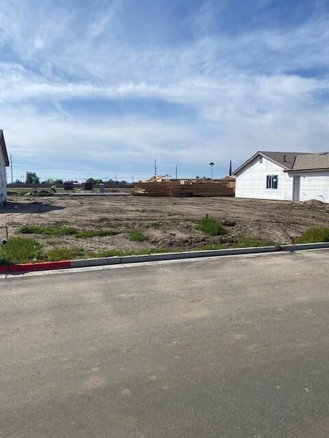 1153 S Creekside Place E  Porterville CA 93257 photo