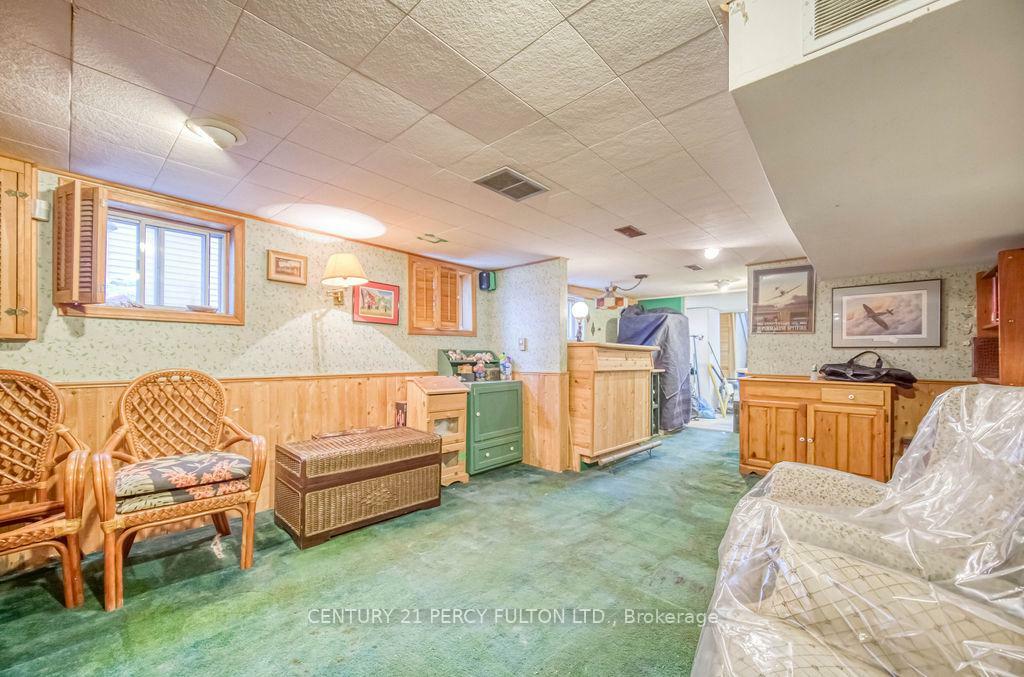Photo de la propriété:  143 Hatherley Road  ON M6E 1W6 