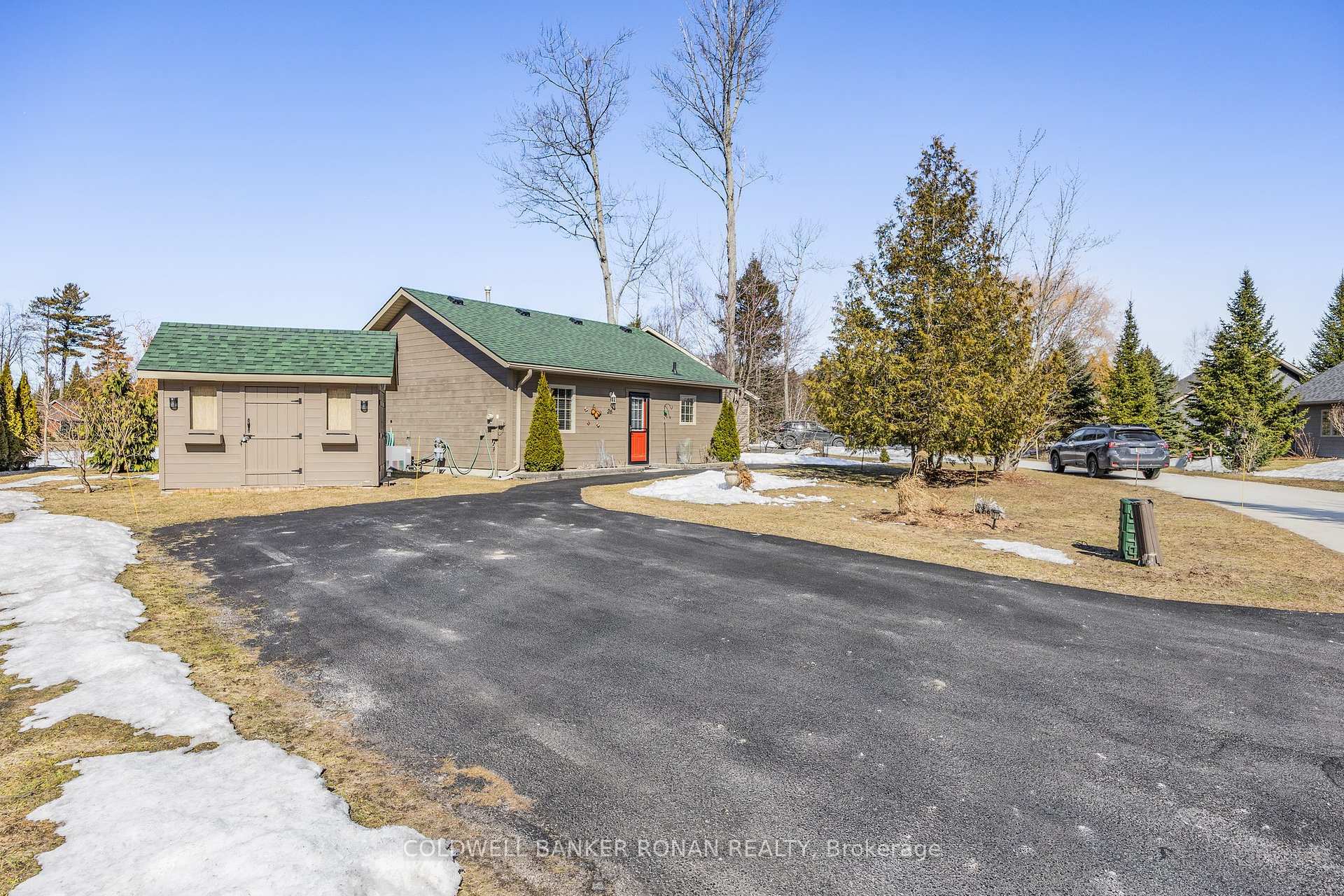 Property Photo: 26 Cabin Crescent ON L9Z 1X7