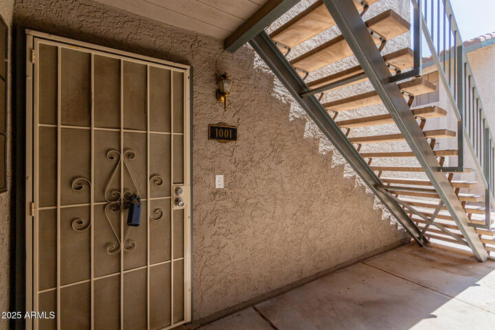 Property Photo: 533 W Guadalupe Road 1001 AZ 85210