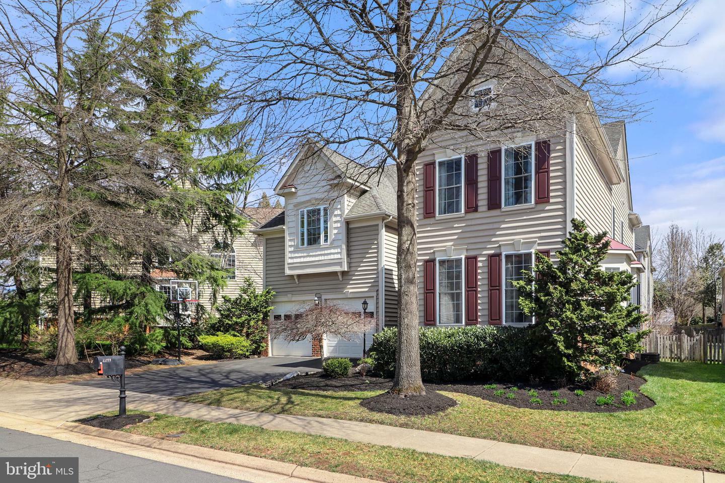 Property Photo: 22773 Highcrest Circle VA 20148
