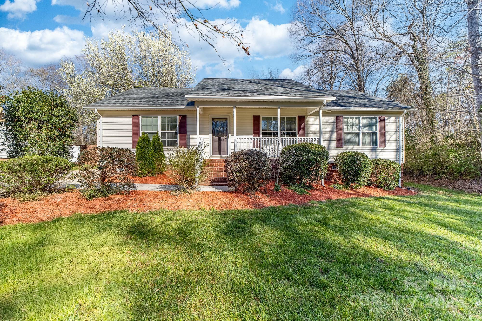 Property Photo: 1025 Hunter Valley Road NC 28150