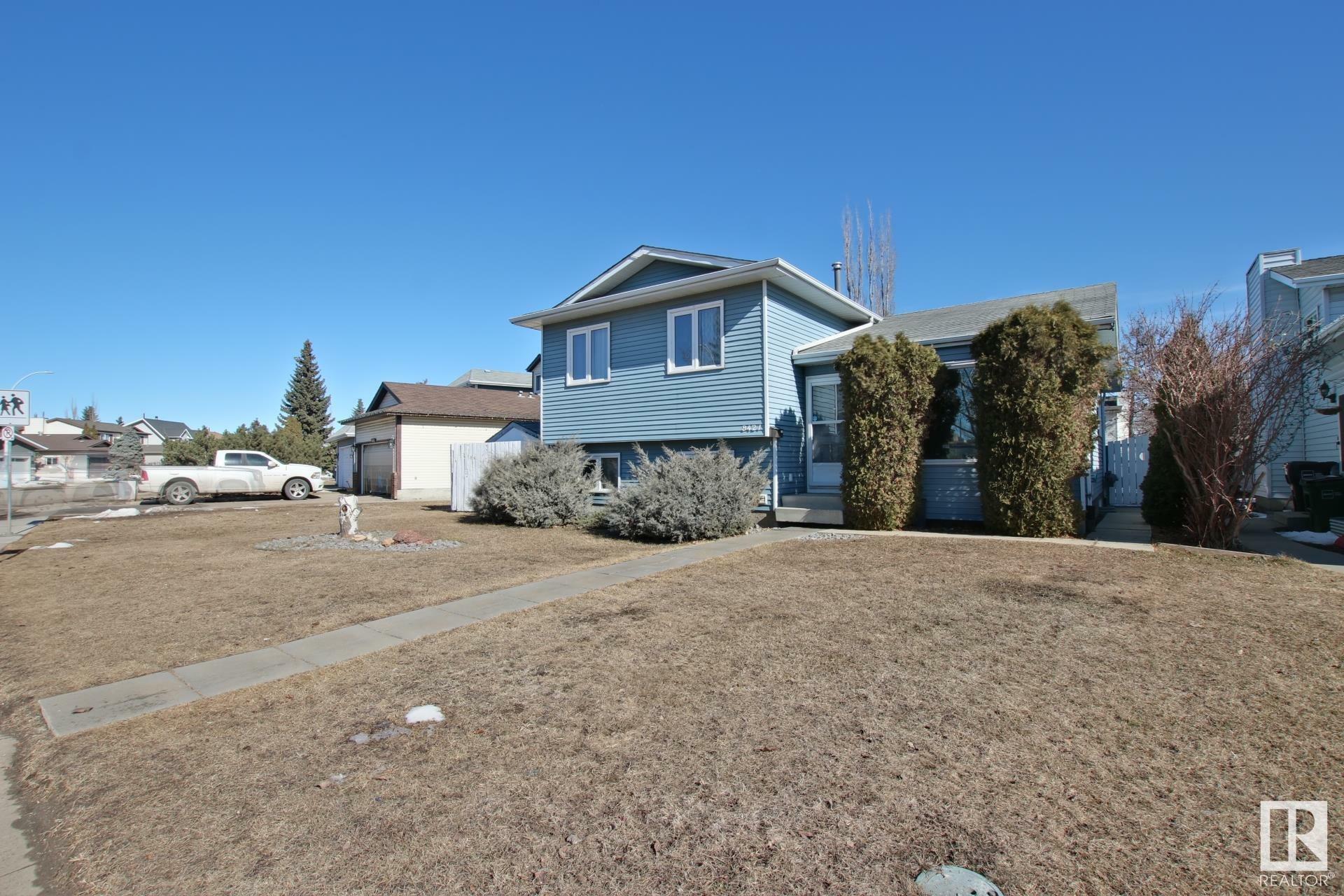 8427 189 Street NW  Edmonton AB T5T 4Z4 photo