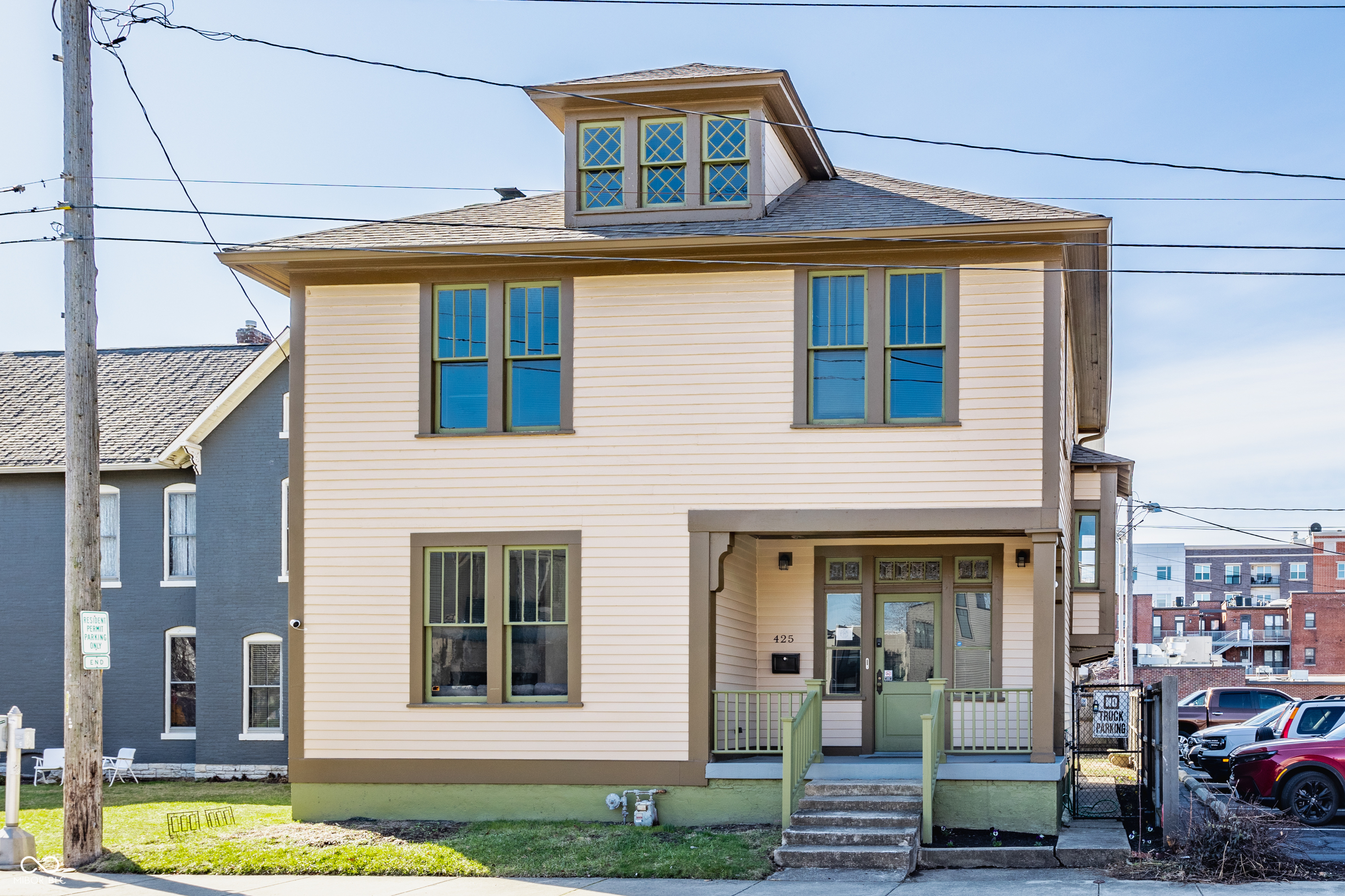 Property Photo: 425 E Walnut Street IN 46202