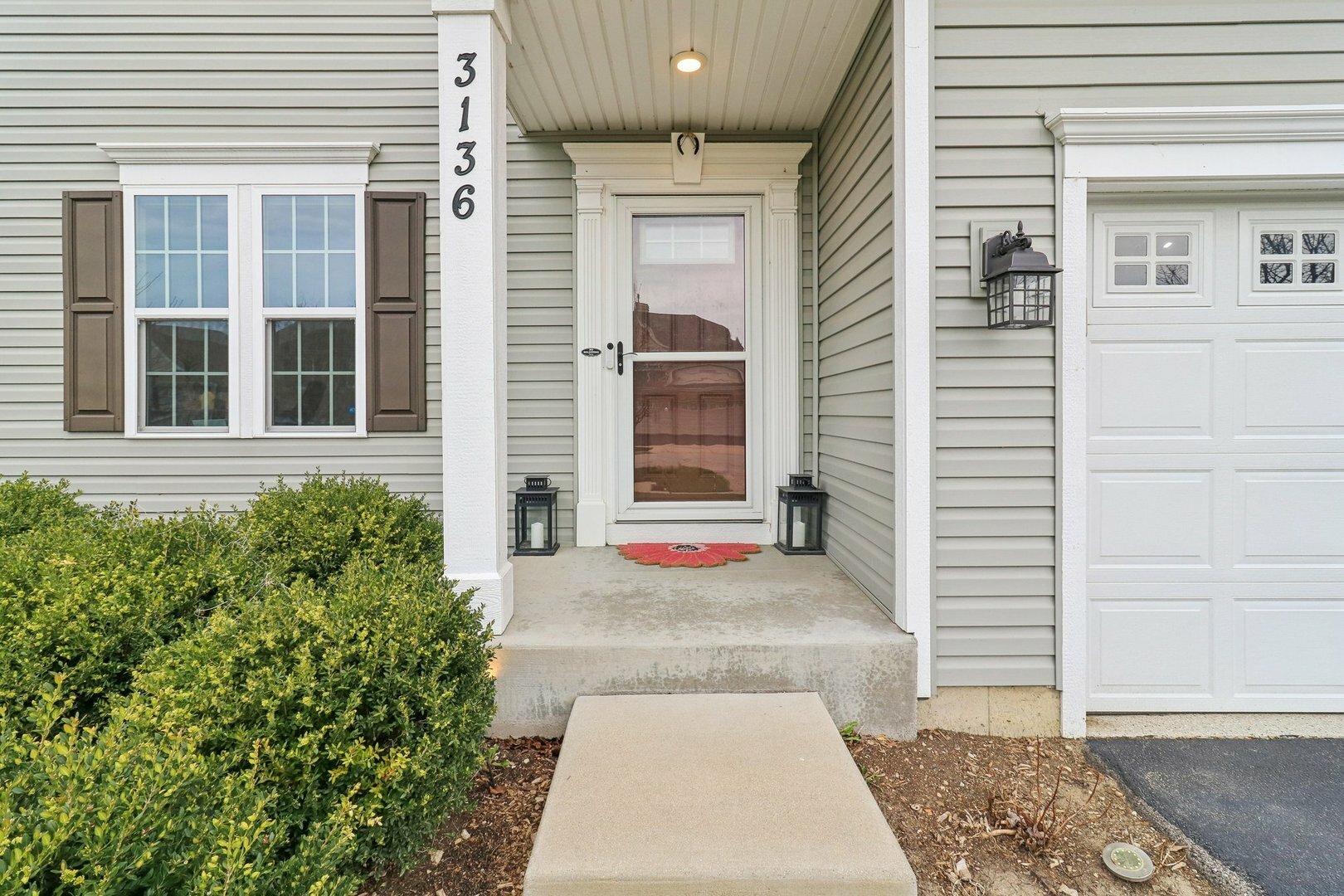 Property Photo: 3136 Newport Lane IL 60083