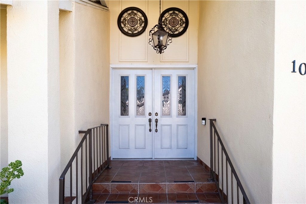 Property Photo:  10520 Dora Street  CA 91352 