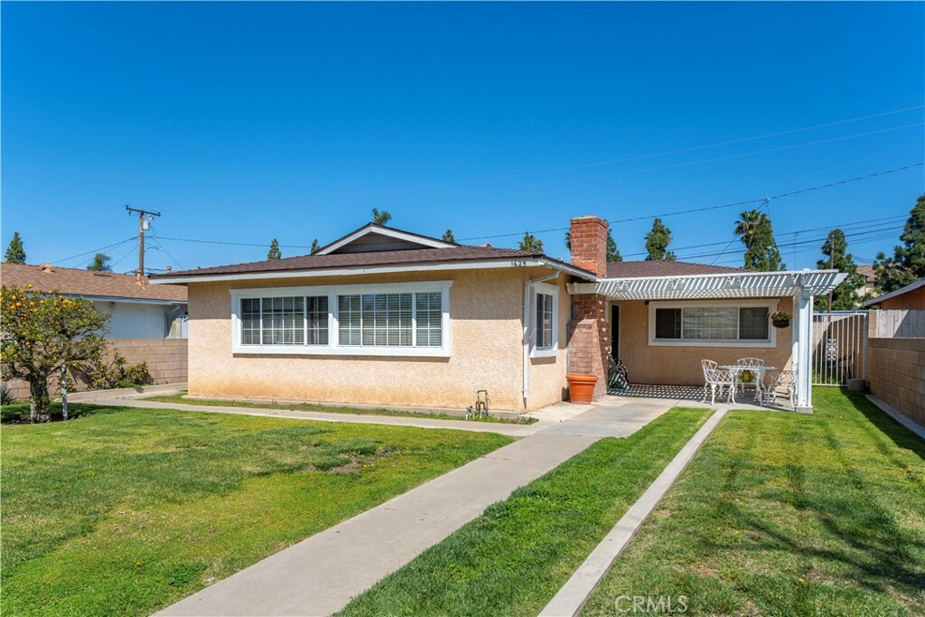 1625 W Pine Street  Santa Ana CA 92703 photo