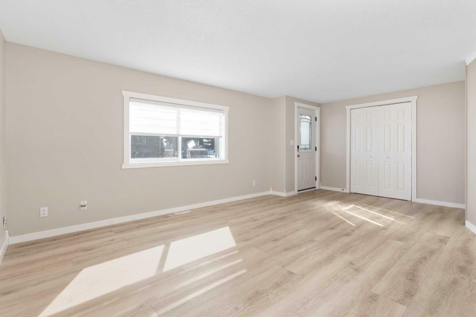 Property Photo: 4702 49 Avenue AB T0B 2L0