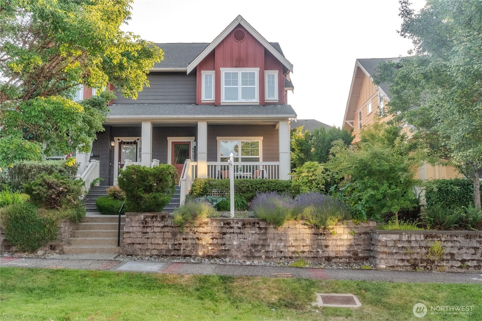 Property Photo:  5913  31st Avenue SW  WA 98126 