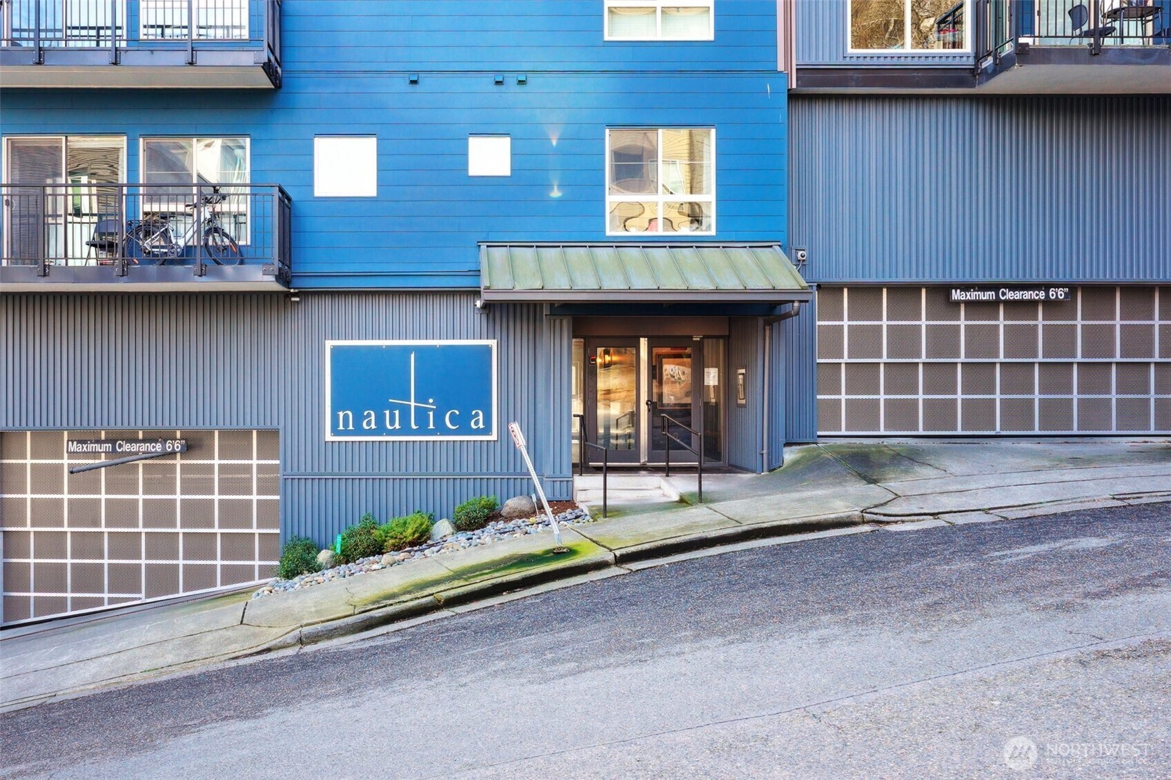 Property Photo: 1425 Dexter Avenue N 611 WA 98109