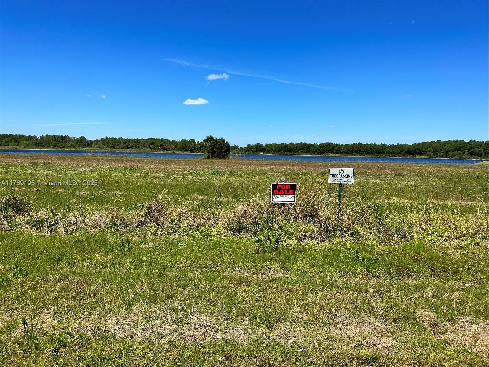 Property Photo: 515 W Shady Hollow Blvd FL 34120
