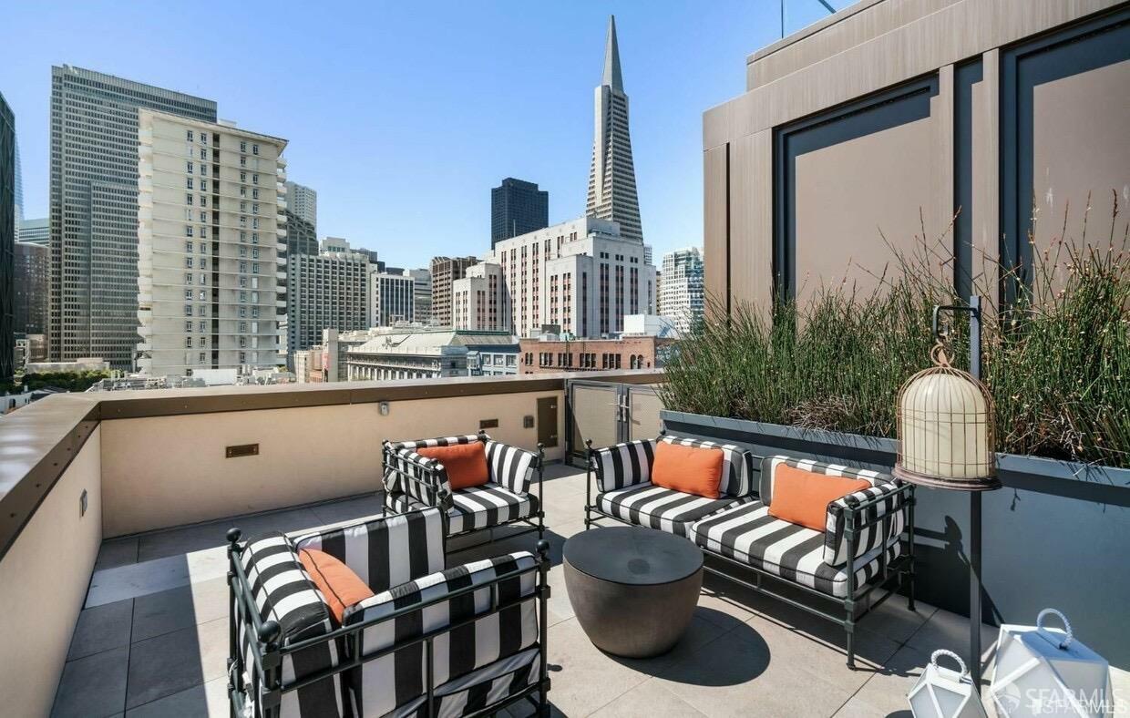 Property Photo:  288 Pacific Avenue 4E  CA 94111 
