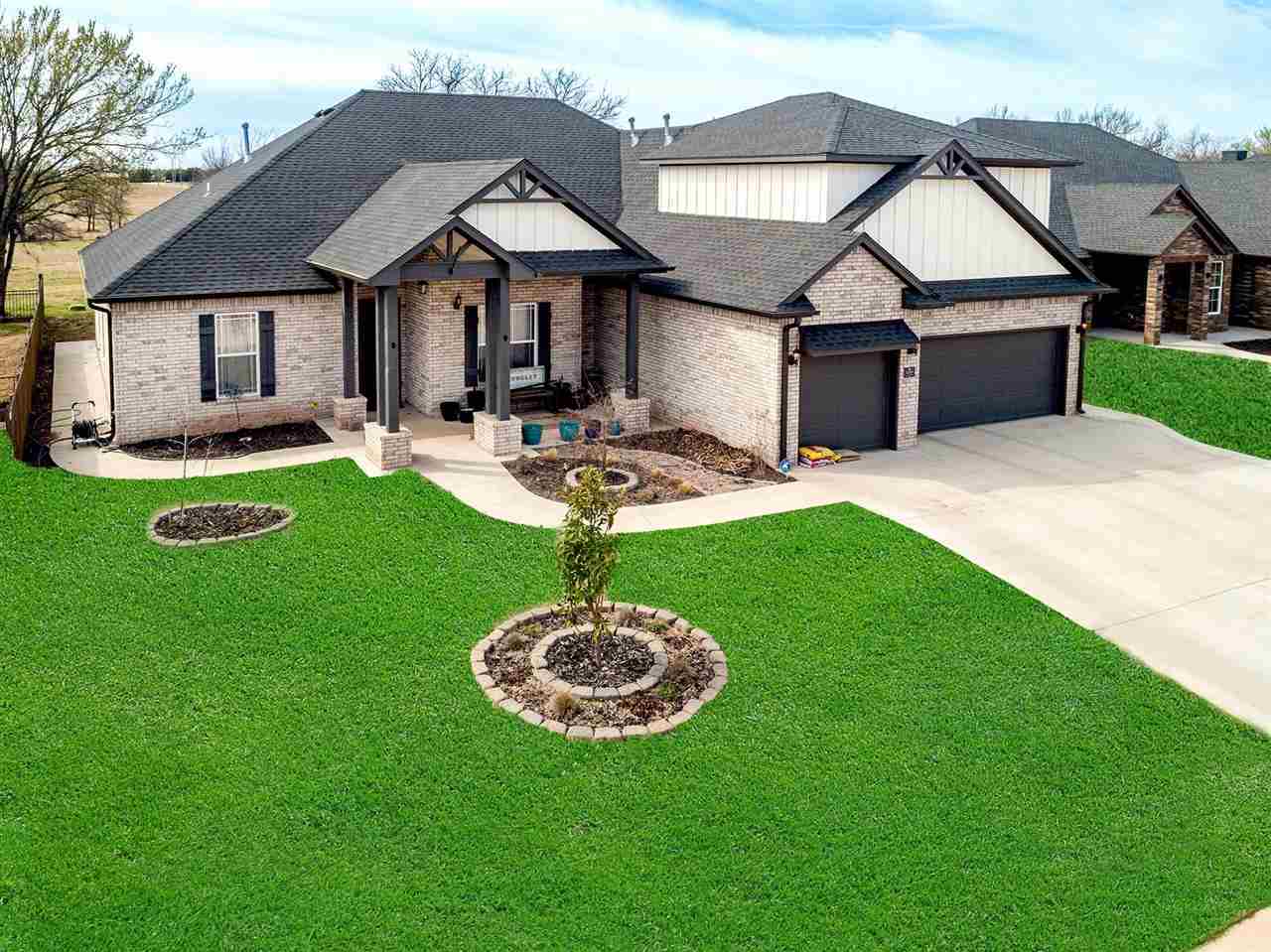 Property Photo: 2505 E Will Rogers Drive OK 74075
