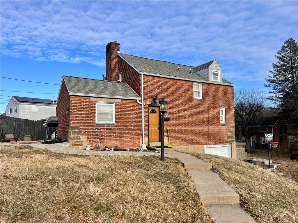 5272 Fieldcrest Dr  Pittsburgh PA 15236 photo