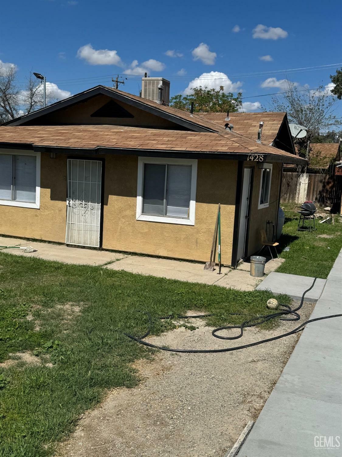 Property Photo: 1428 Jefferson Street CA 93305
