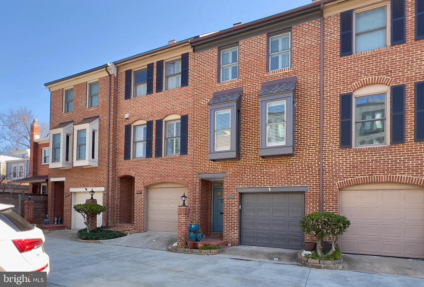 Property Photo:  1015 Pendleton Street  VA 22314 