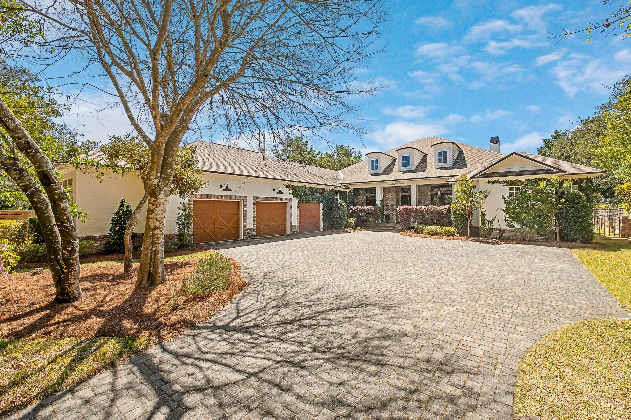 Property Photo: 737 Bayou Drive FL 32541