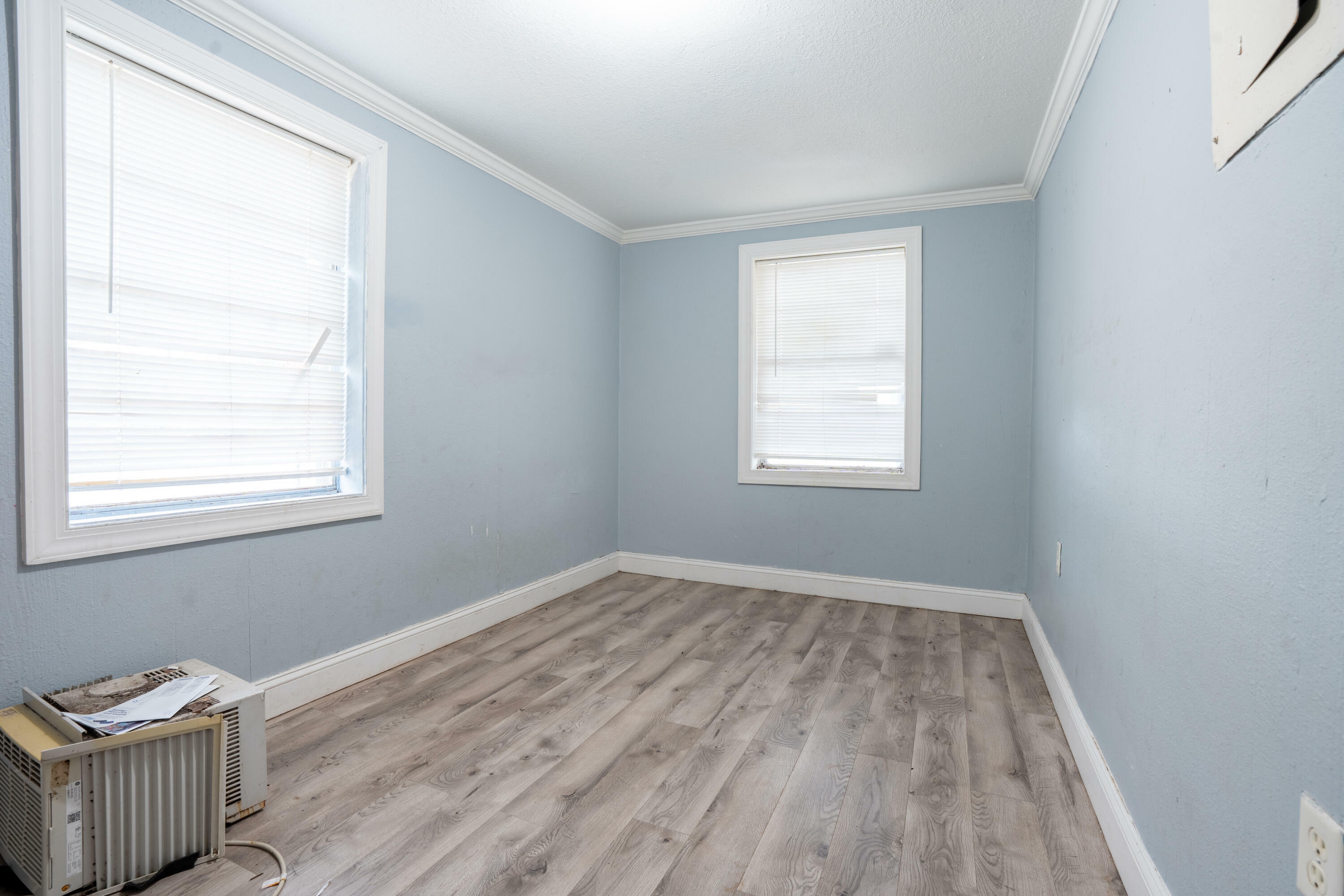 Property Photo: 298 E Chestnut Avenue FL 32539