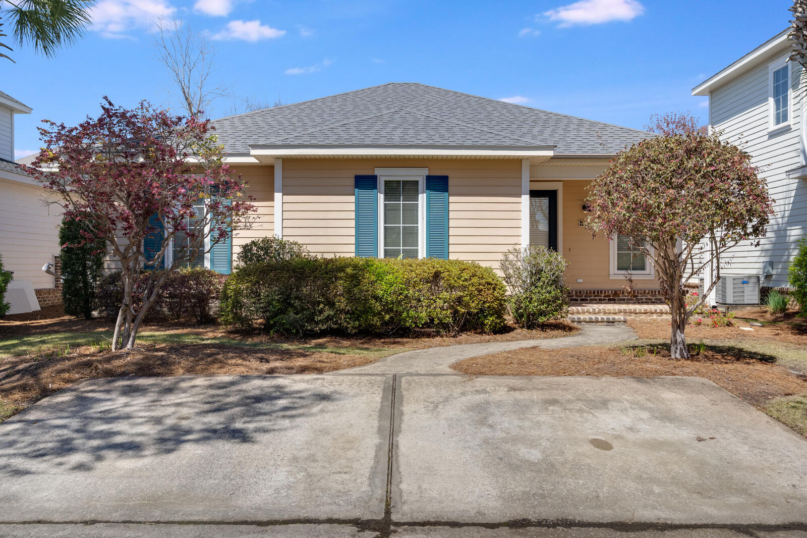 Property Photo: 174 S Zander Way FL 32459