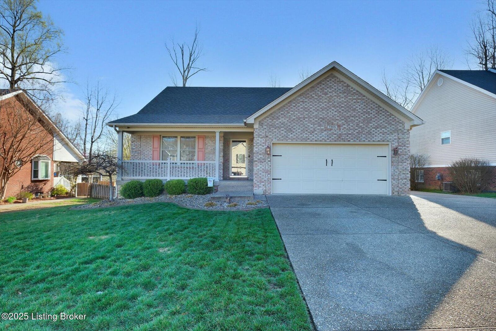Property Photo:  7305 Oakburn Dr  KY 40258 