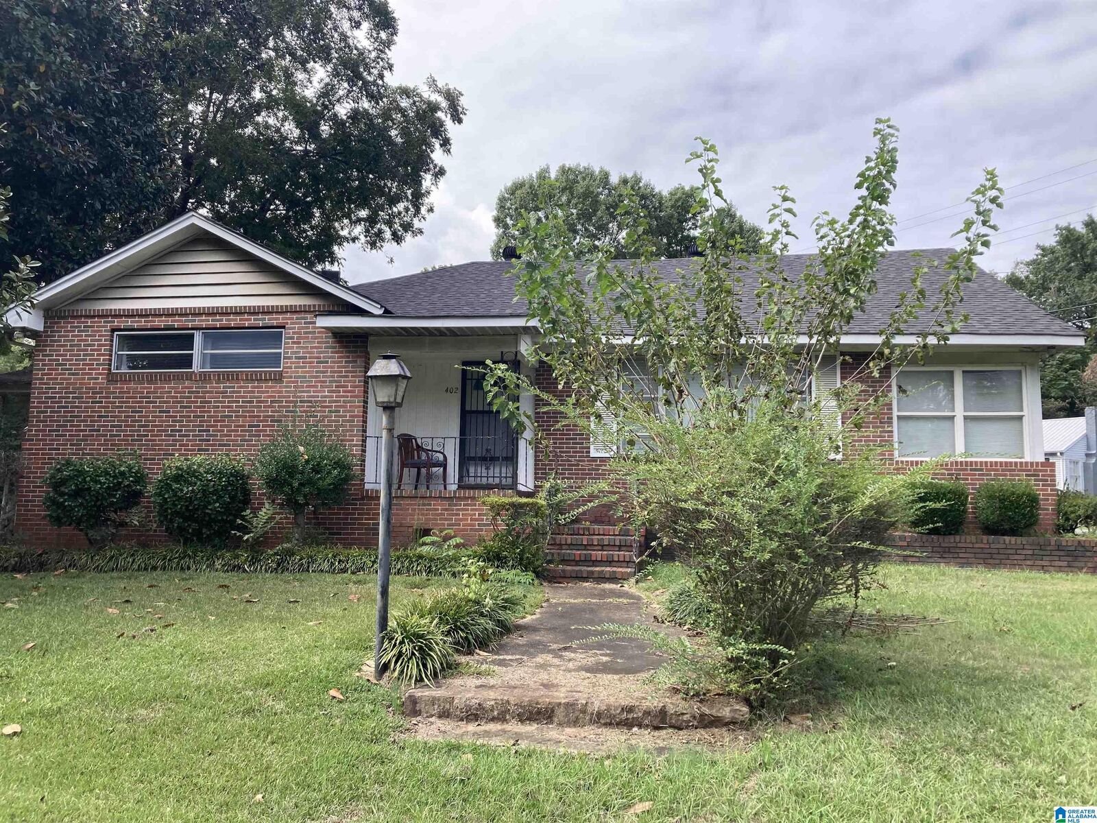 Property Photo:  402 Elm Street  AL 35022 