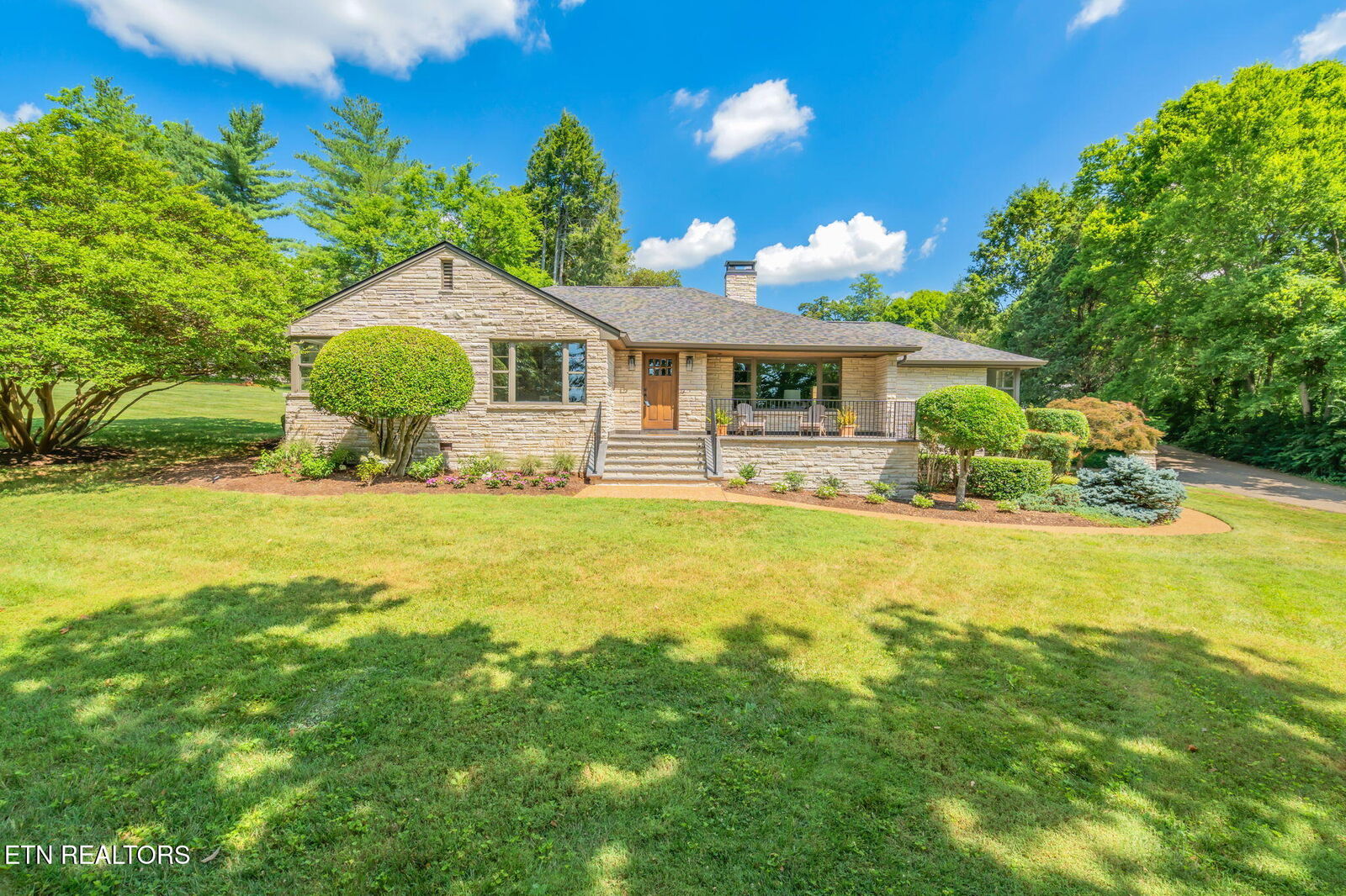 Property Photo: 6501 Sherwood Drive TN 37919