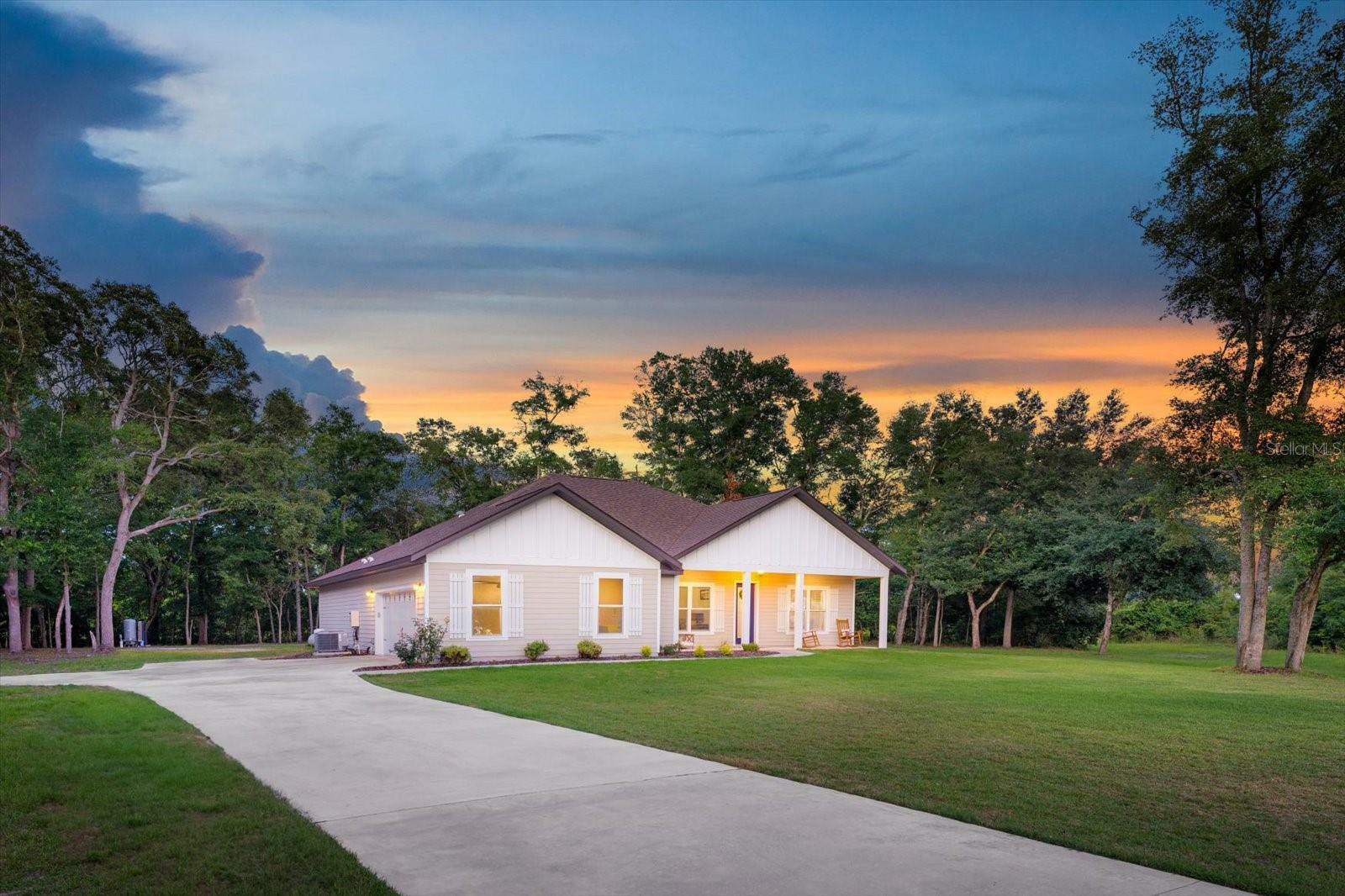 Property Photo: 8920 NE 8th Place FL 32643