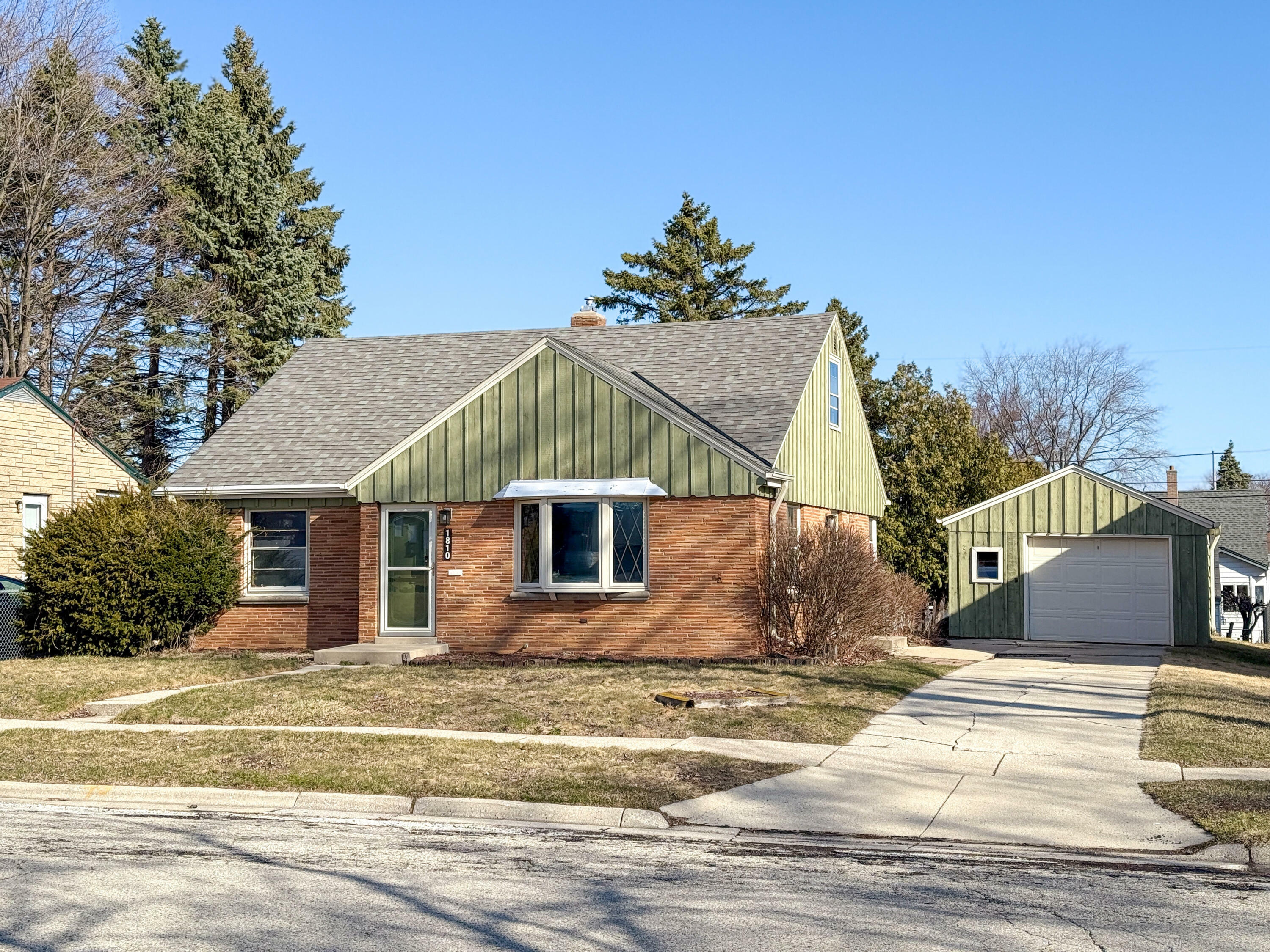 Property Photo: 1810 Manitoba Ave WI 53172