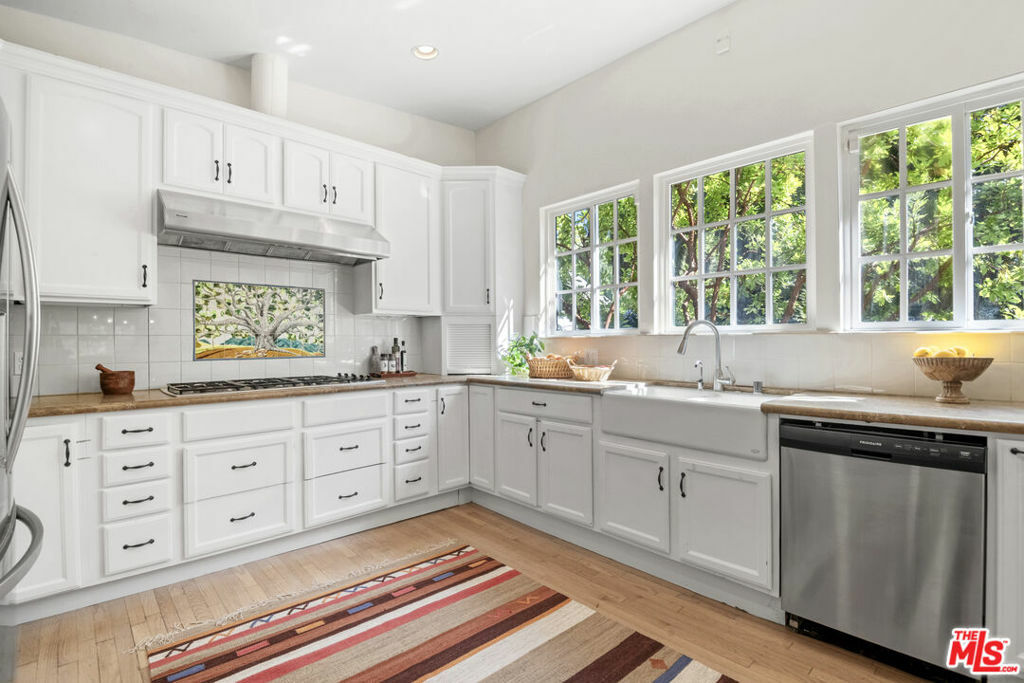 Property Photo: 1128 Canyon Trail CA 90290