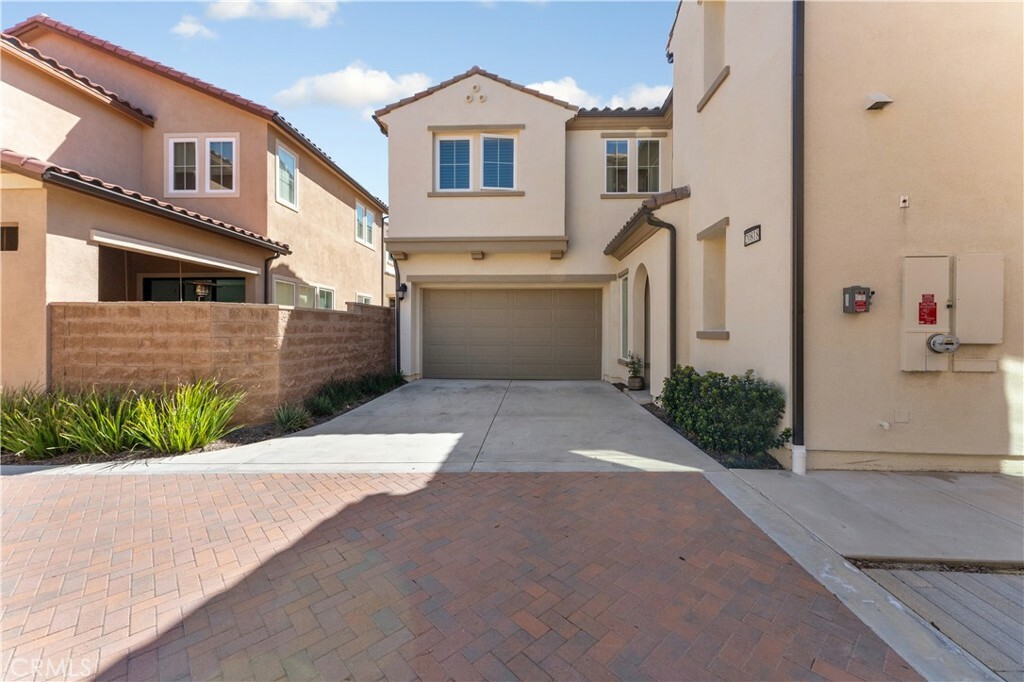 Property Photo: 20818 W Acorn Cir CA 91326
