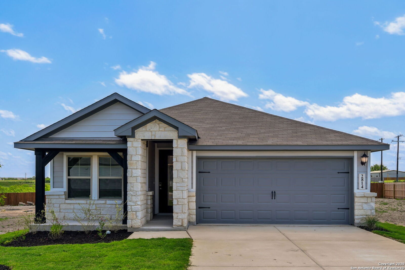 Property Photo: 2814 Clemente Way TX 78109