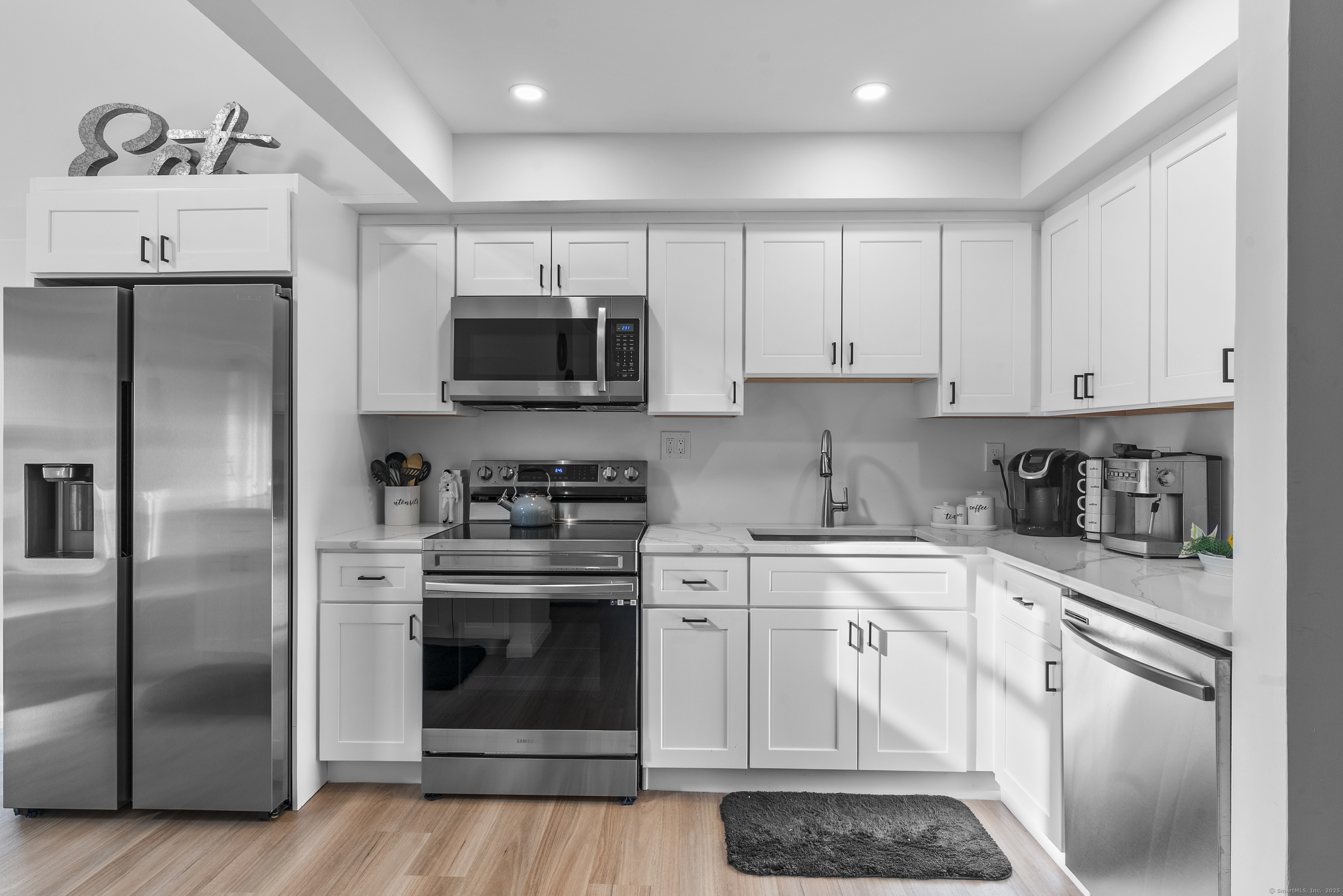 Property Photo: 500 Glendale Avenue 6 CT 06606