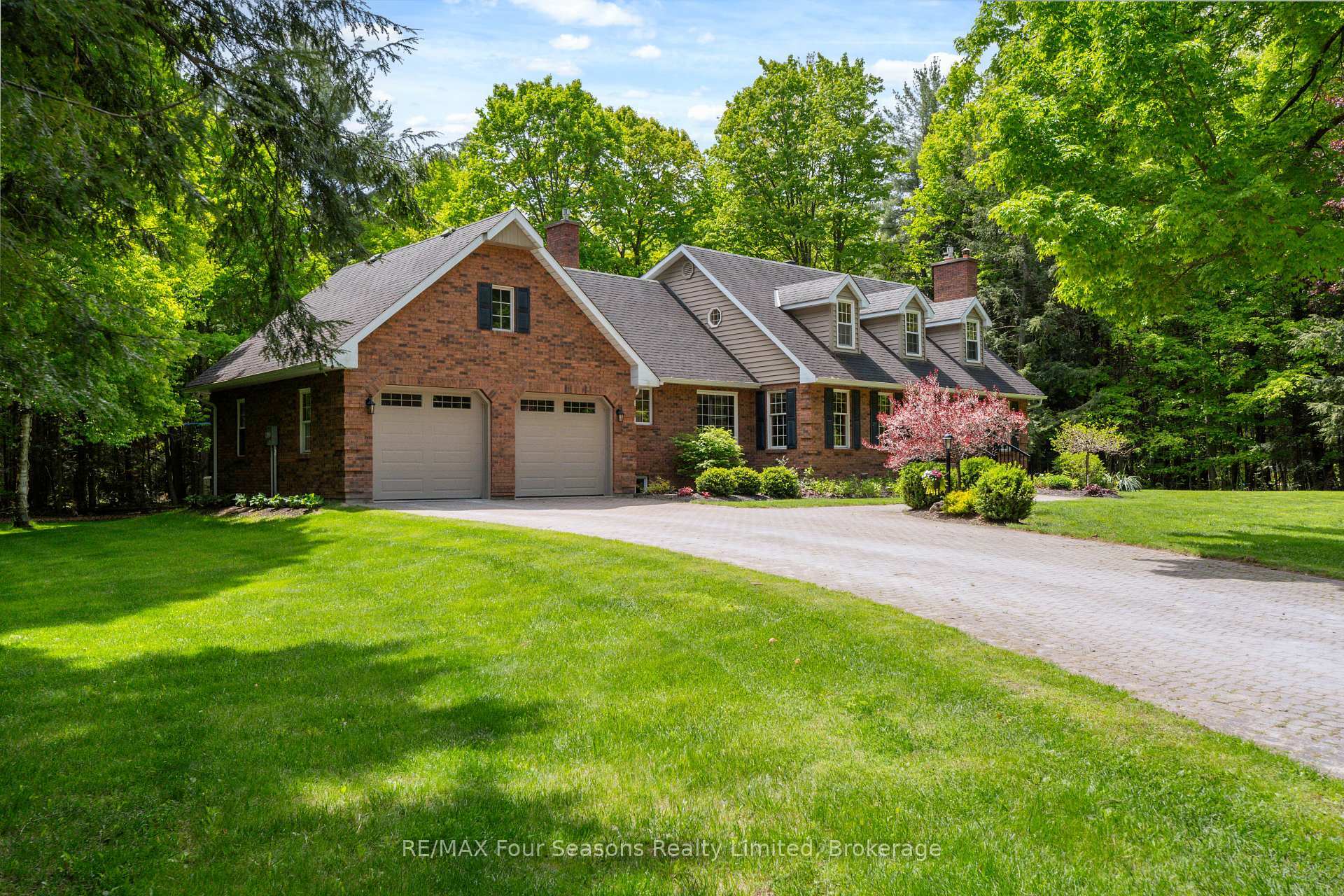 Property Photo: 6123 27/28 Nottawasaga Side Road ON L0M 1S0