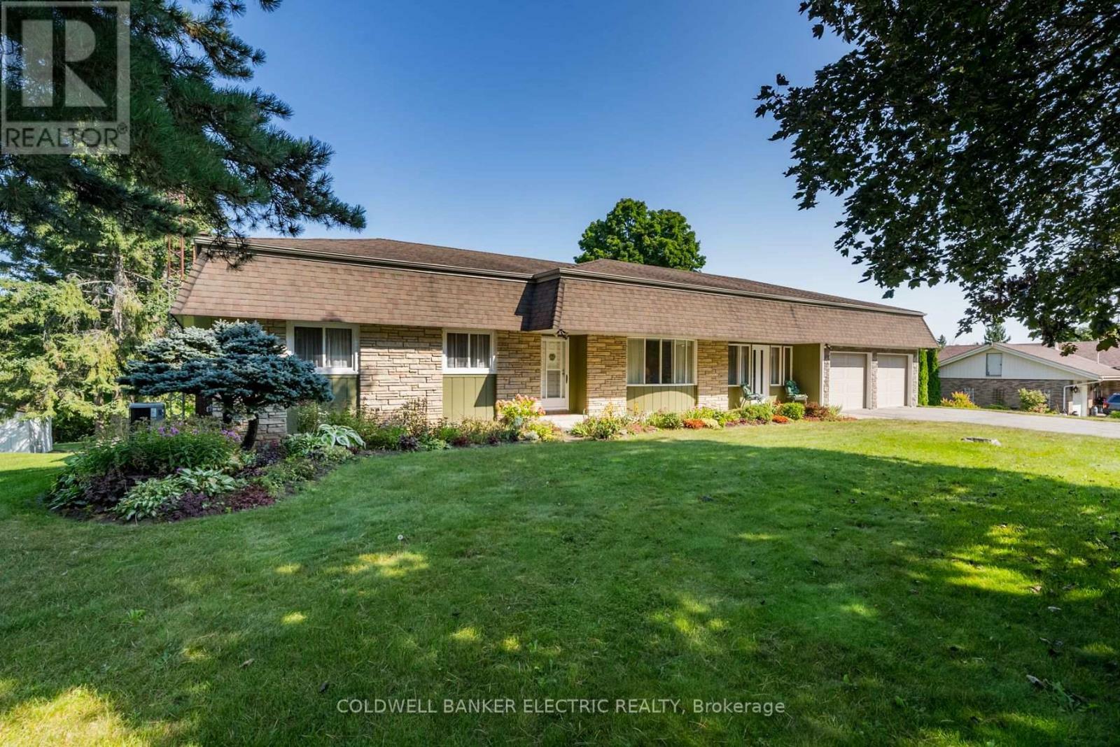 Property Photo: 2534 Sherbrooke Street West ON K9J 0E5