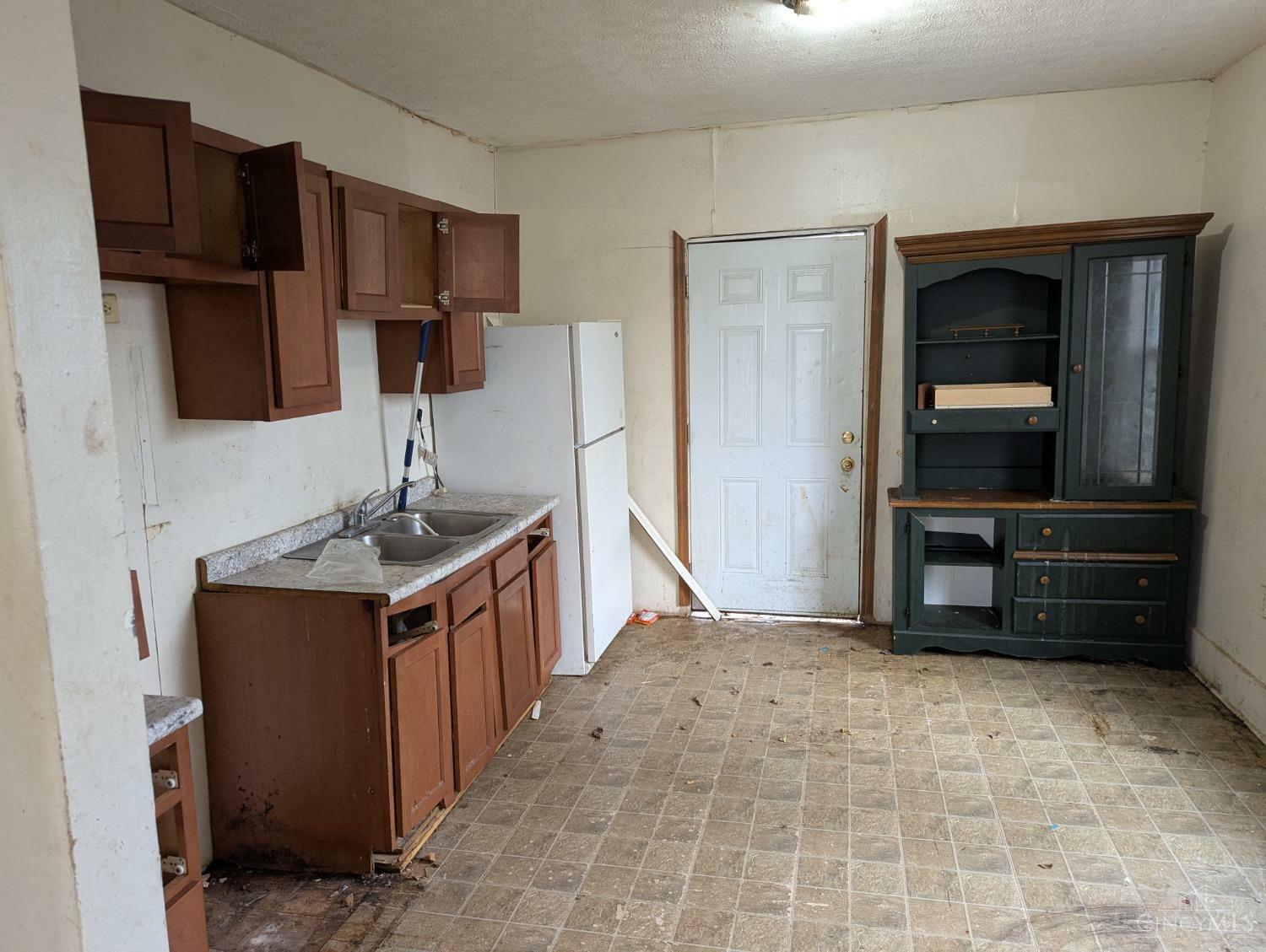 Property Photo: 1810 Clarendon Avenue OH 45042