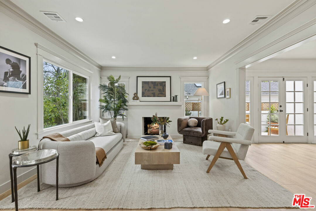 Property Photo: 1337 N Orange Grove Ave CA 90046