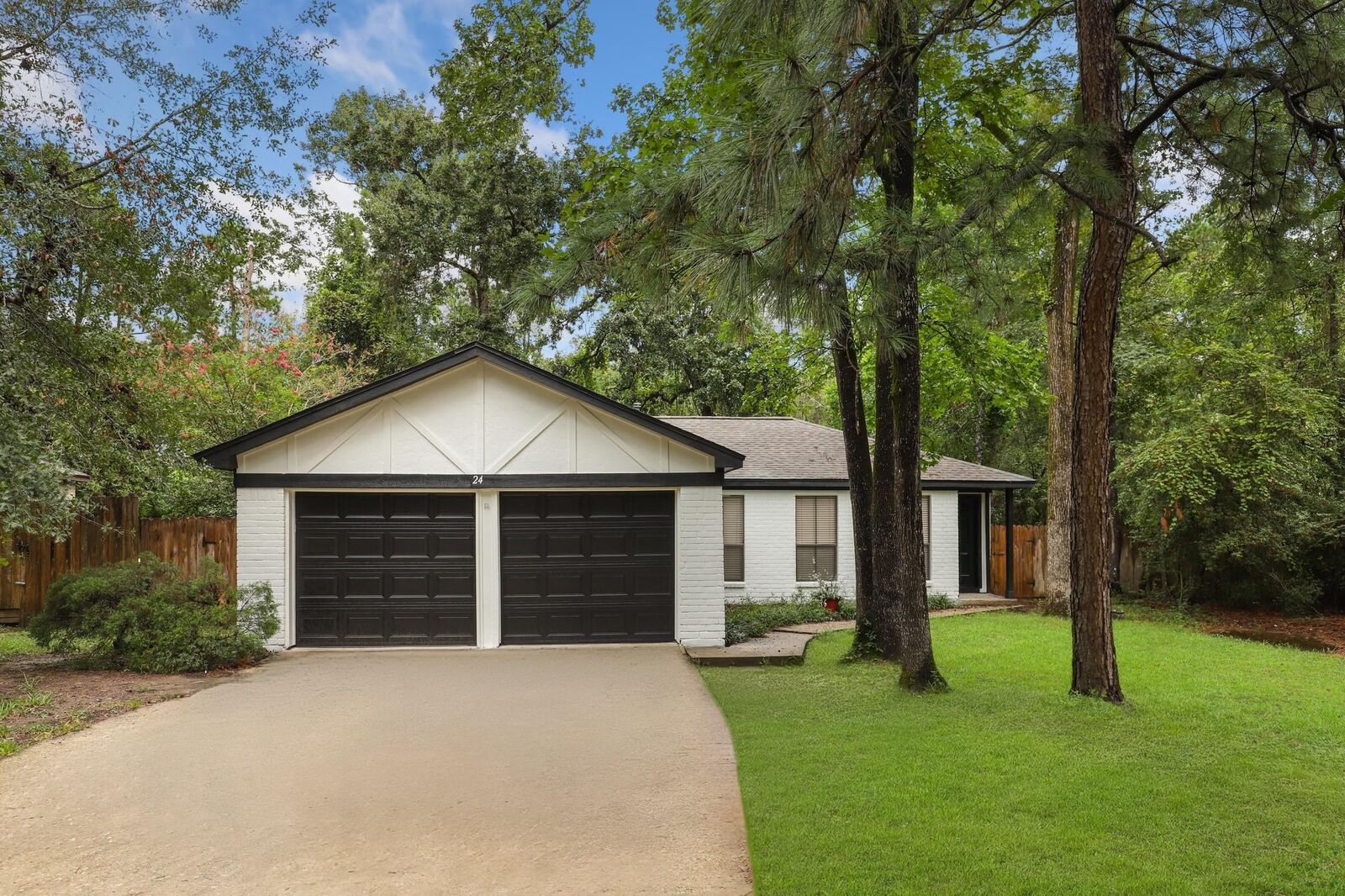 Property Photo:  24 E Bigelow Oak Court  TX 77381 