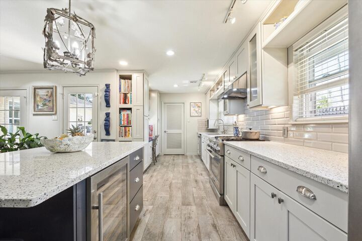 2011 Widdicomb Court  Houston TX 77008 photo