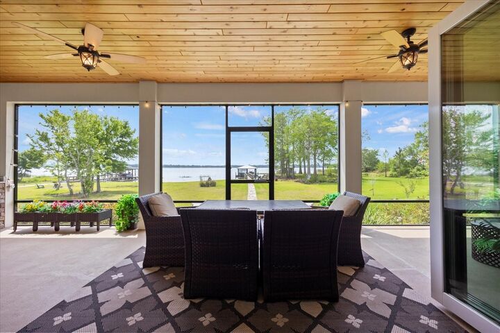 Property Photo: 17648 Live Oak Dr FL 32778