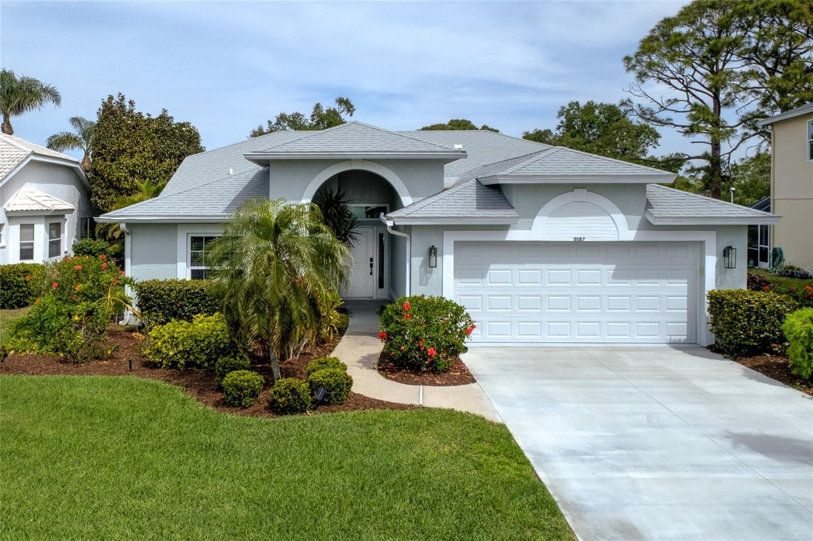 Property Photo:  9587 Knightsbridge Circle  FL 34238 