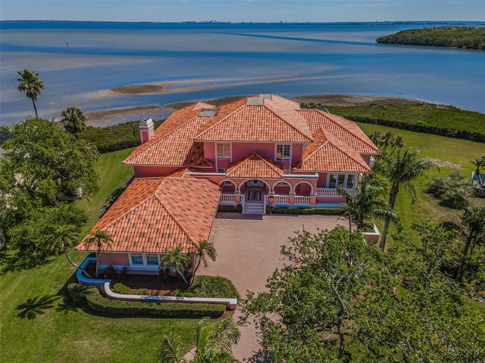 Property Photo: 3418 Braeside Place FL 33759
