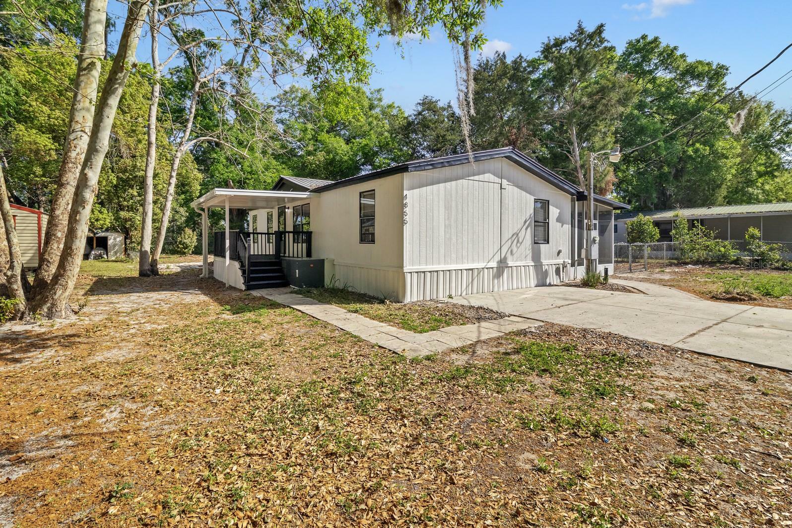Property Photo: 4855 SE 145th Place FL 34491